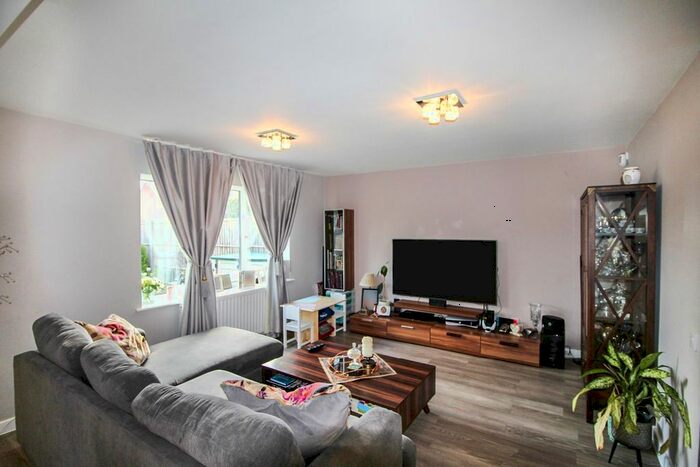 4 Bedroom Terraced House To Rent In Darcy Close, London, N20