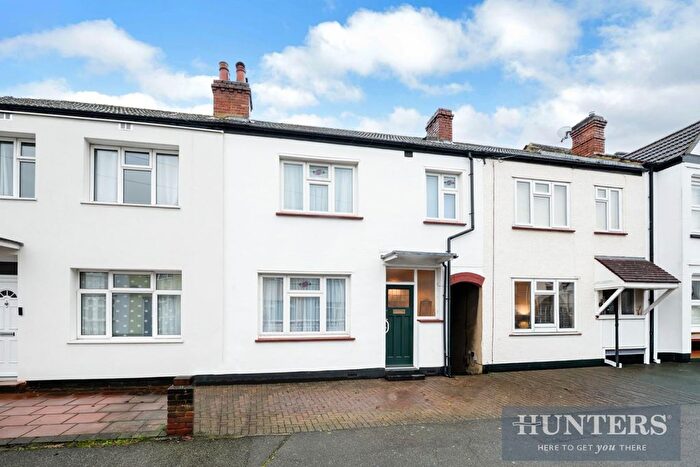 4 Bedroom Terraced House For Sale In Washington Road, Worcester Park, KT4
