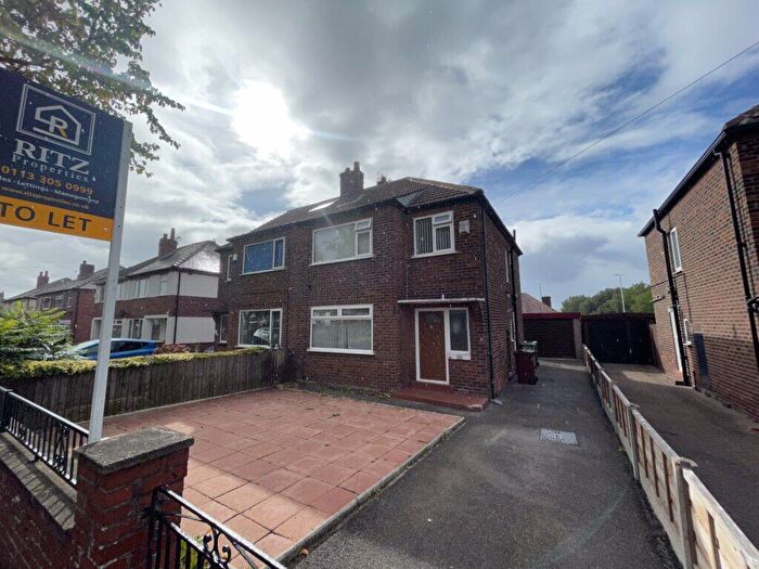 3 Bedroom Semi-Detached House To Rent In Hawkhill Avenue, Leeds, LS15
