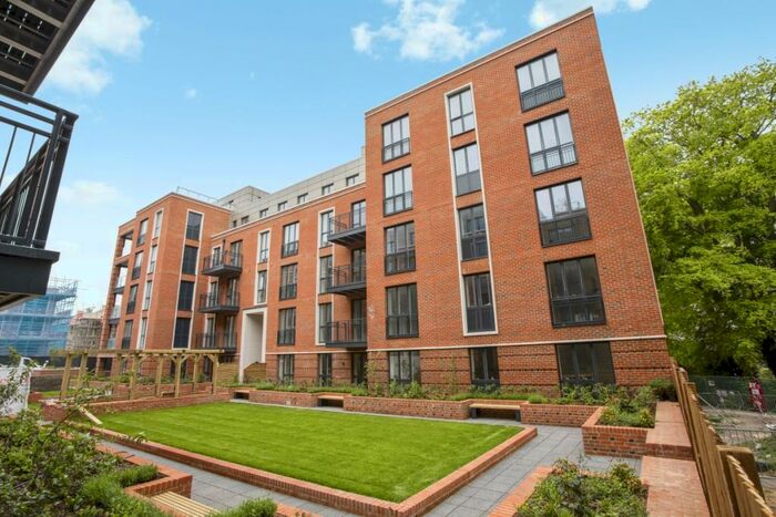 1 Bedroom Apartment To Rent In Fellowes Rise Winchester, SO22