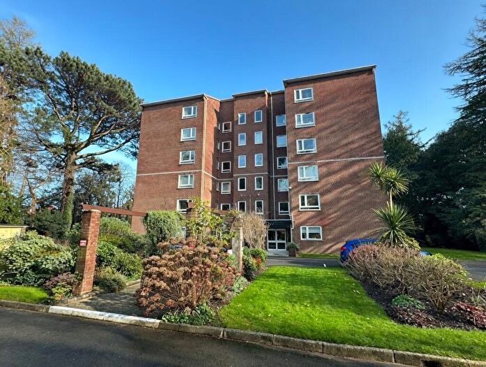 2 Bedroom Apartment For Sale In The Avenue, Branksome Park, BH13