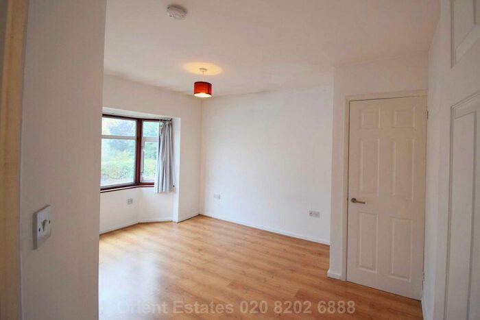 4 Bedroom Flat To Rent In Colindeep Lane, Hendon, NW4