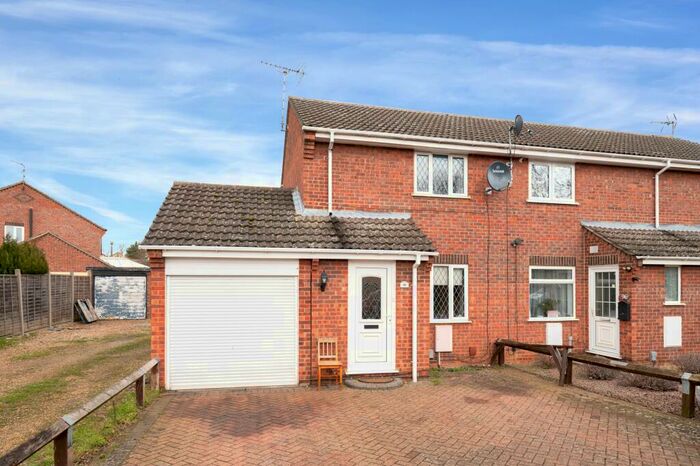 2 Bedroom End Of Terrace House To Rent In Swale Avenue, Gunthorpe, Peterborough, PE4
