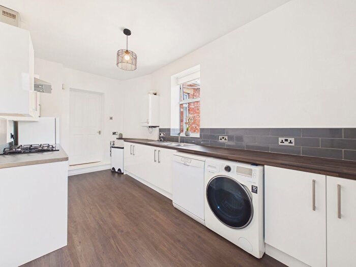 3 Bedroom Flat For Sale In Patterdale Terrace, Gateshead, NE8