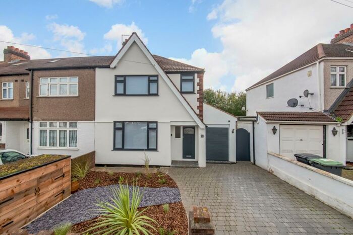 3 Bedroom House To Rent In Selworthy Road, Catford, London, SE6