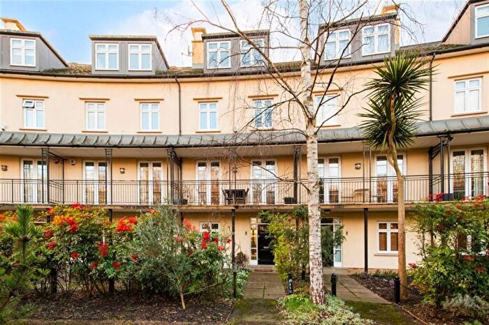 4 Bedroom Property To Rent In Whitcome Mews, Kew, TW9