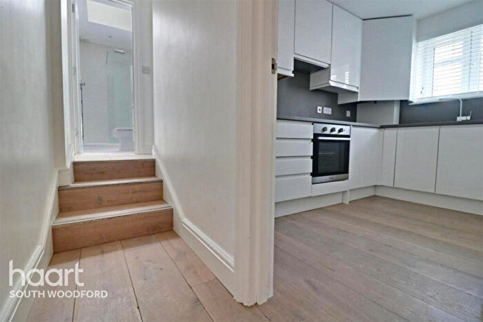 1 Bedroom Character Property To Rent In Chigwell Road, South Woodford, E18