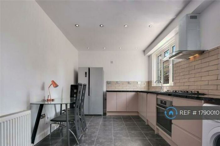 4 Bedroom Terraced House To Rent In Limehouse, London, E14