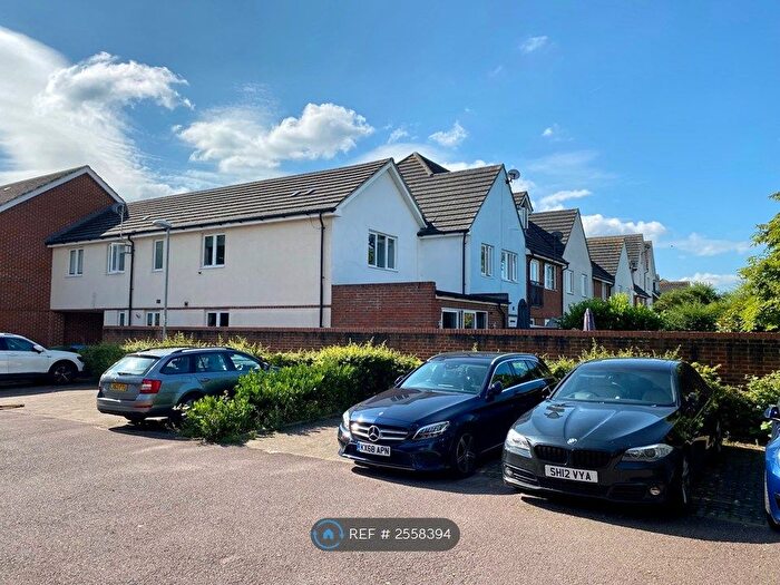 4 Bedroom Semi-Detached House To Rent In Chandlers Close, West Molesey, KT8