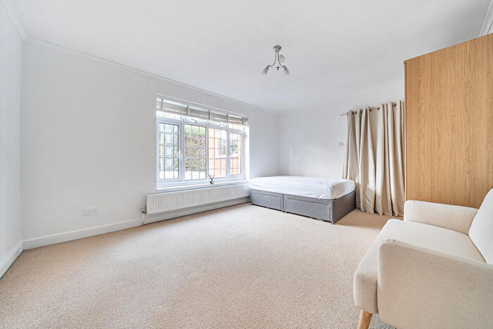 Studio To Rent In St. Johns Road, Farnham, GU9