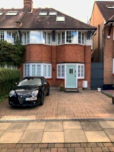 2 Bedroom Flat To Rent In Arundel Gardens, Winchmore Hill, N21