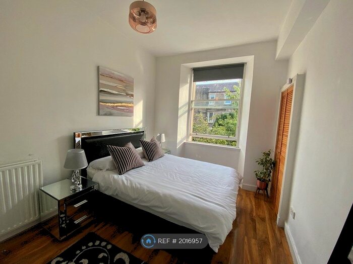 2 Bedroom Flat To Rent In Cathcart Place, Edinburgh, EH11