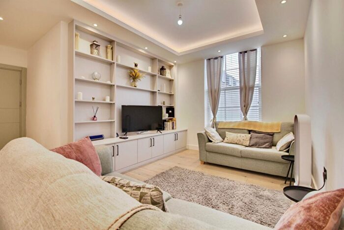 1 Bedroom Apartment For Sale In Stonehills, Welwyn Garden City, AL8