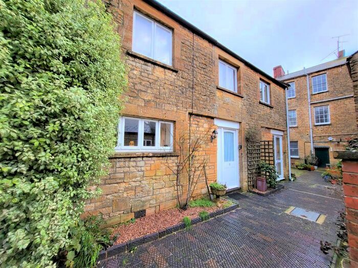 1 Bedroom Cottage To Rent In Market Square, Crewkerne, TA18