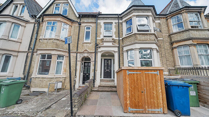 2 Bedroom Flat For Sale In Divinity Road, Cowley, Oxford, OX4