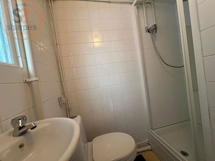 1 Bedroom Houseboat To Rent In Ducks Walk, Twickenham, Greater London, TW1