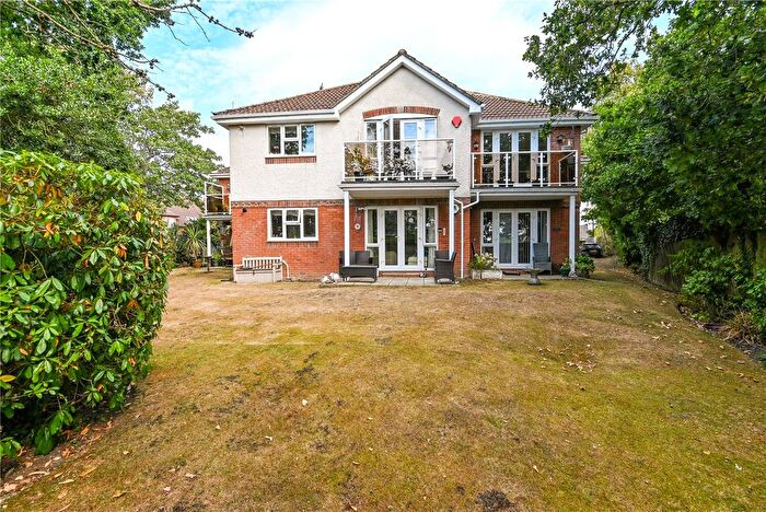 2 Bedroom Flat For Sale In Eleanor Court, Caslake Close, New Milton, Hampshire, BH25