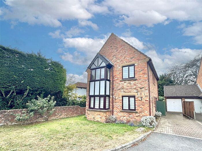 4 Bedroom Detached House To Rent In Greenways, Abbots Langley, Hertfordshire, WD5