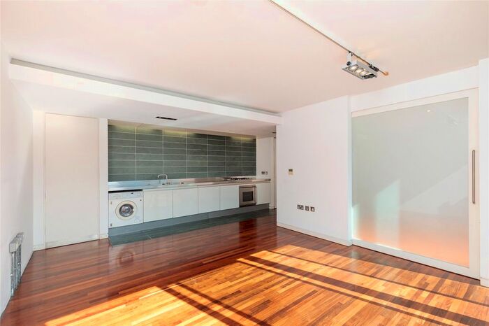 2 Bedroom Flat To Rent In Block A, Green Walk, SE1