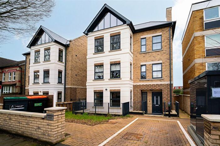 3 Bedroom Flat For Sale In Somerset Road, London, W13