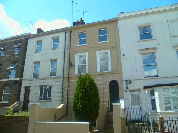 1 Bedroom Flat To Rent In Parrock Street, Gravesend, Kent, DA12