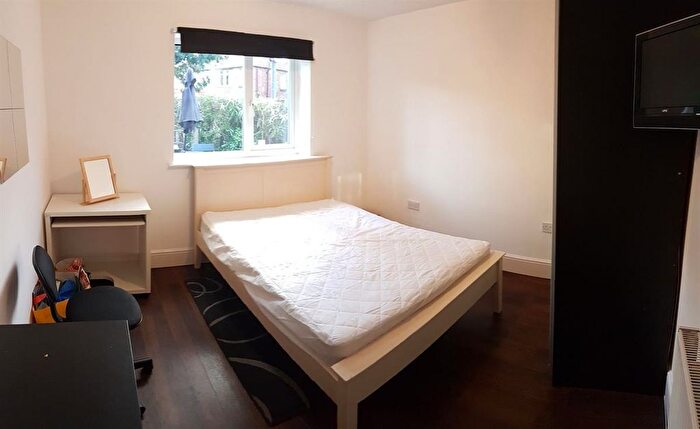 8 Bedroom Semi-detached House To Rent In Brocklebank Road, Manchester, M14