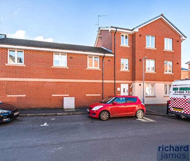 2 Bedroom Flat For Sale In Padstow Road, Churchward, Swindon, SN2