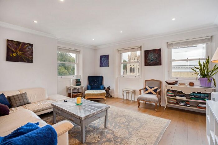 3 Bedroom Flat To Rent In Courtfield Gardens, London, SW5