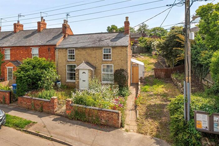 3 Bedroom End Of Terrace House For Sale In Gayton Road, Eastcote, NN12