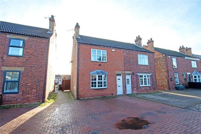 3 Bedroom Semi Detached House For Sale In The Avenue, Blyton, Gainsborough, Lincolnshire, DN21