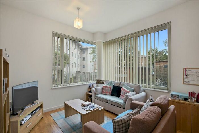 2 Bedroom Flat To Rent In Seymore Mews, New Cross Road, London, SE14