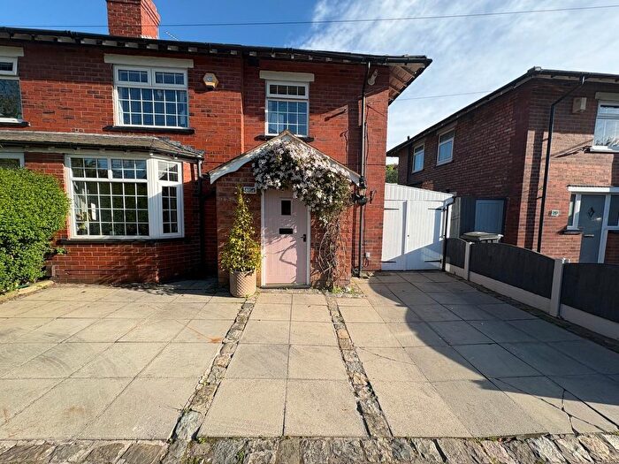 3 Bedroom Semi-detached House For Sale In Thelwall New Road, Warrington, WA4