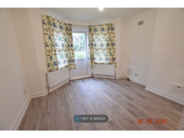 1 Bedroom Flat To Rent In Crescent Road, Luton, LU2