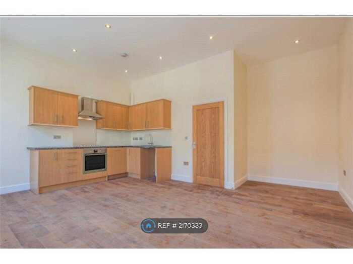 2 Bedroom Flat To Rent In Lower Clapton Road, London, E5