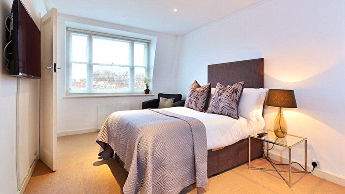 1 Bedroom Flat To Rent In Hill Street, London, W1J