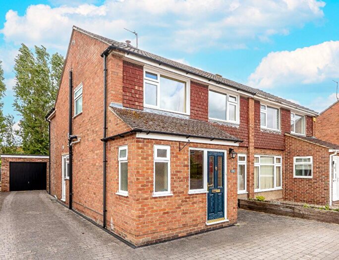 3 Bedroom Semi-Detached House For Sale In Icknield Close, Didcot, Oxfordshire, OX11