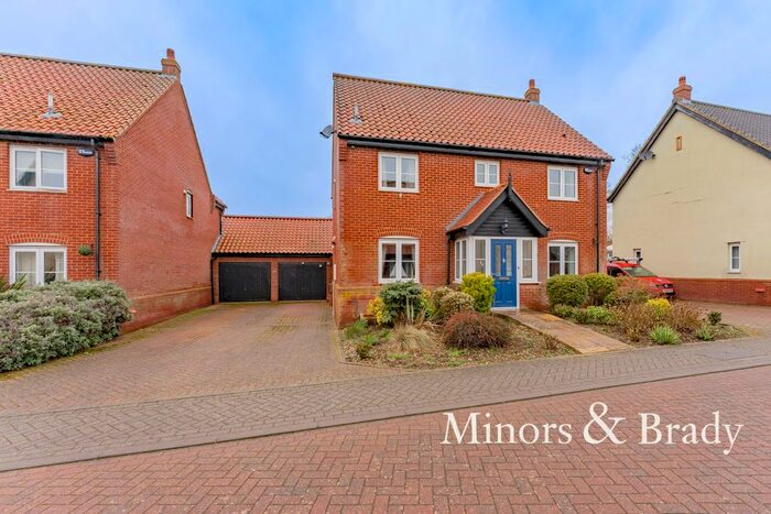 4 Bedroom Link Detached House For Sale In Wheeler Crescent, Easton, Norwich, NR9