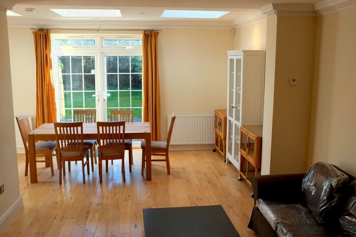 4 Bedroom Semi-Detached House To Rent In Saxon Drive, West Acton, London, W3