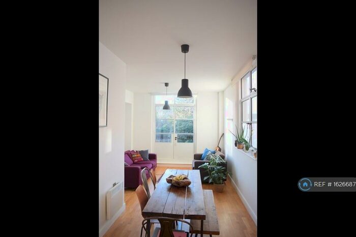 2 Bedroom Flat To Rent In Queen Street, Hitchin, SG4