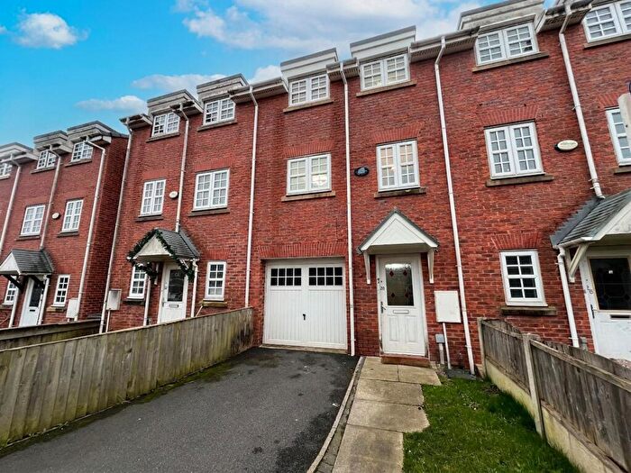 4 Bedroom Town House For Sale In Glenmuir Close, Irlam, Manchester, Greater Manchester, M44