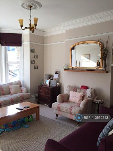2 Bedroom Flat To Rent In Lorna Road, Hove, BN3