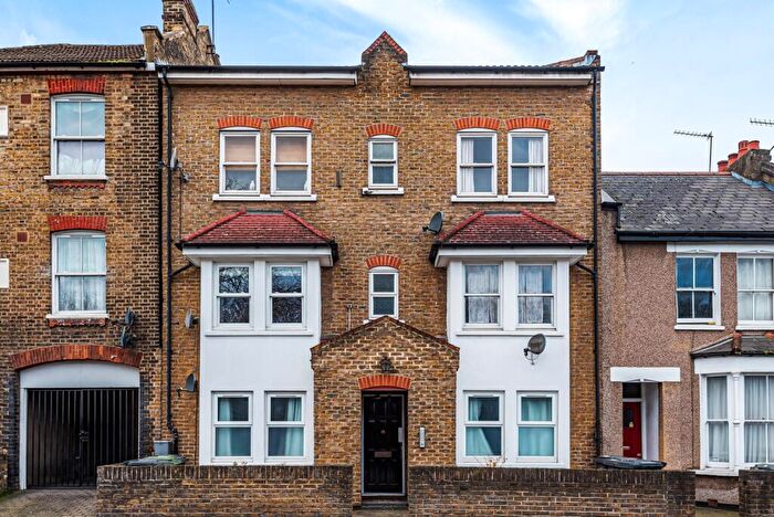 1 Bedroom Apartment For Sale In Trundleys Road, London, SE8