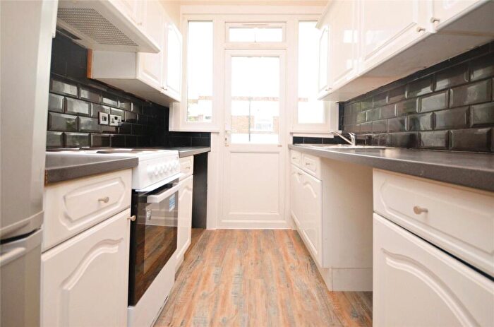 2 Bedroom Apartment To Rent In Grove Court, Little Gaynes Lane, Upminster, RM14