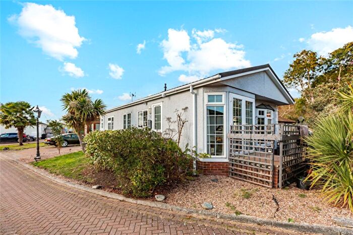 2 Bedroom Retirement Property For Sale In Chestnut Grove, Hayes Country Park, Battlesbridge, Wickford, SS11