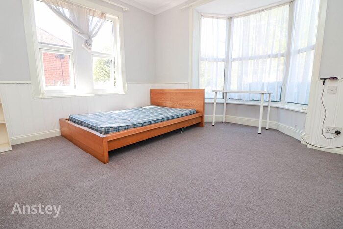 4 Bedroom End Of Terrace House To Rent In Milton Road, Southampton, SO15