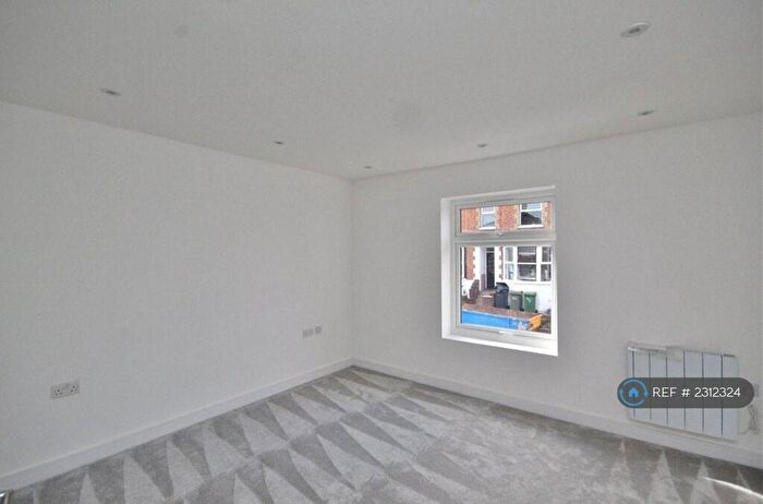 4 Bedroom Semi-Detached House To Rent In Denzil Road, Guildford, GU2
