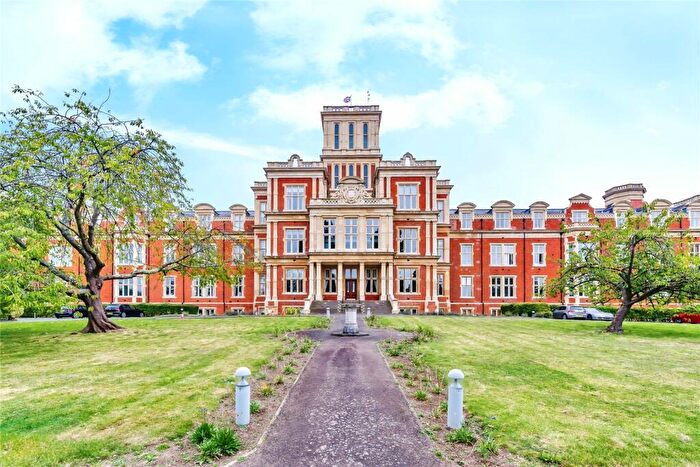 1 Bedroom Flat For Sale In Royal Earlswood Park, Redhill, Surrey, RH1