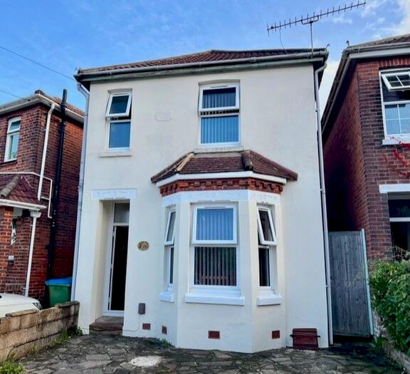 3 Bedroom Detached House To Rent In Hillside Avenue, Bitterne Park, Southampton, SO18