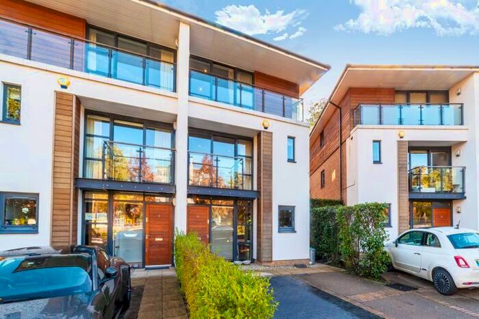 5 Bedroom Property To Rent In Whitelands Crescent, London, SW18