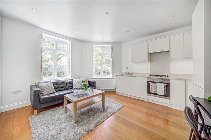 3 Bedroom Flat For Sale In Kings Avenue, Clapham, SW4